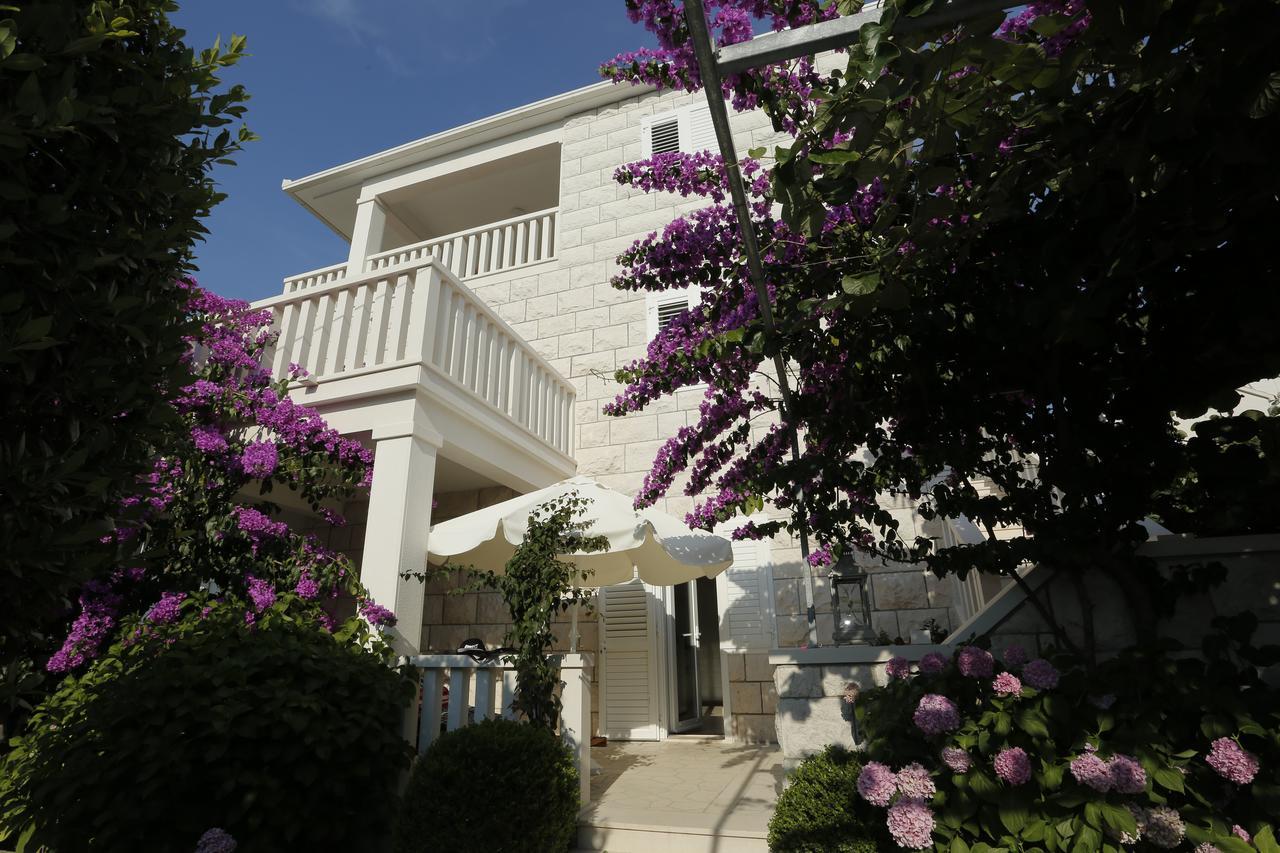 Apartments Marino Supetar Exterior photo