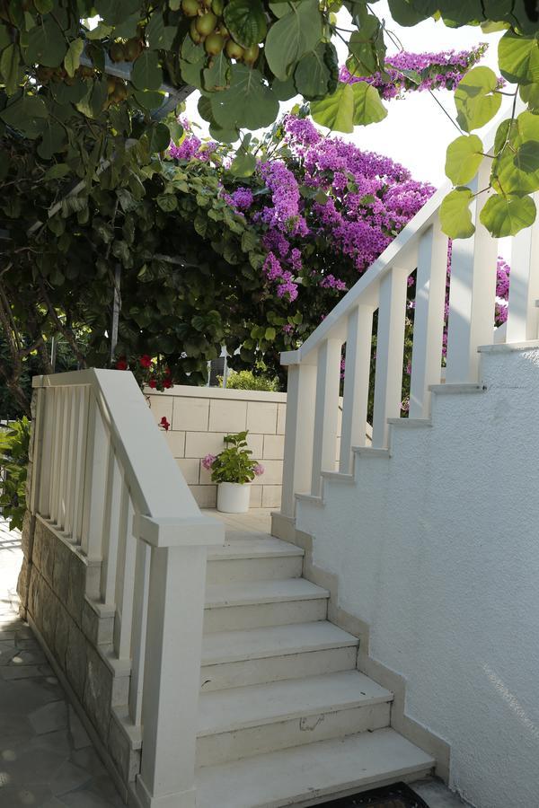 Apartments Marino Supetar Exterior photo